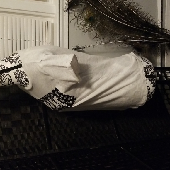 Cute Pink by Victoria Secret T-shirt - Picture 3 of 5